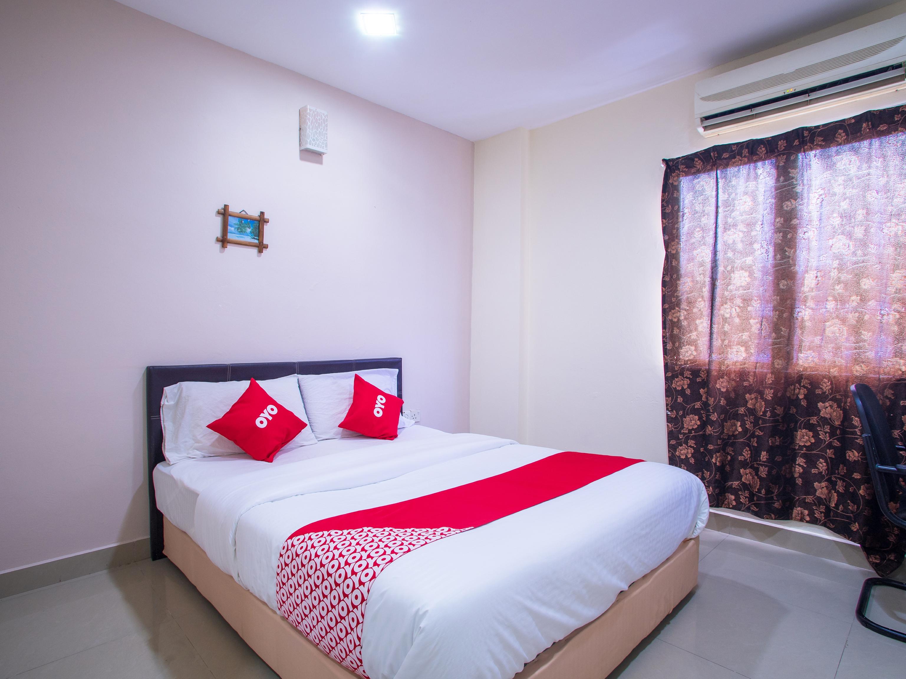 โอโย 44010 รอยัล สตาร์ โฮเต็ล Hotel เซเรมบัน ภายนอก รูปภาพ