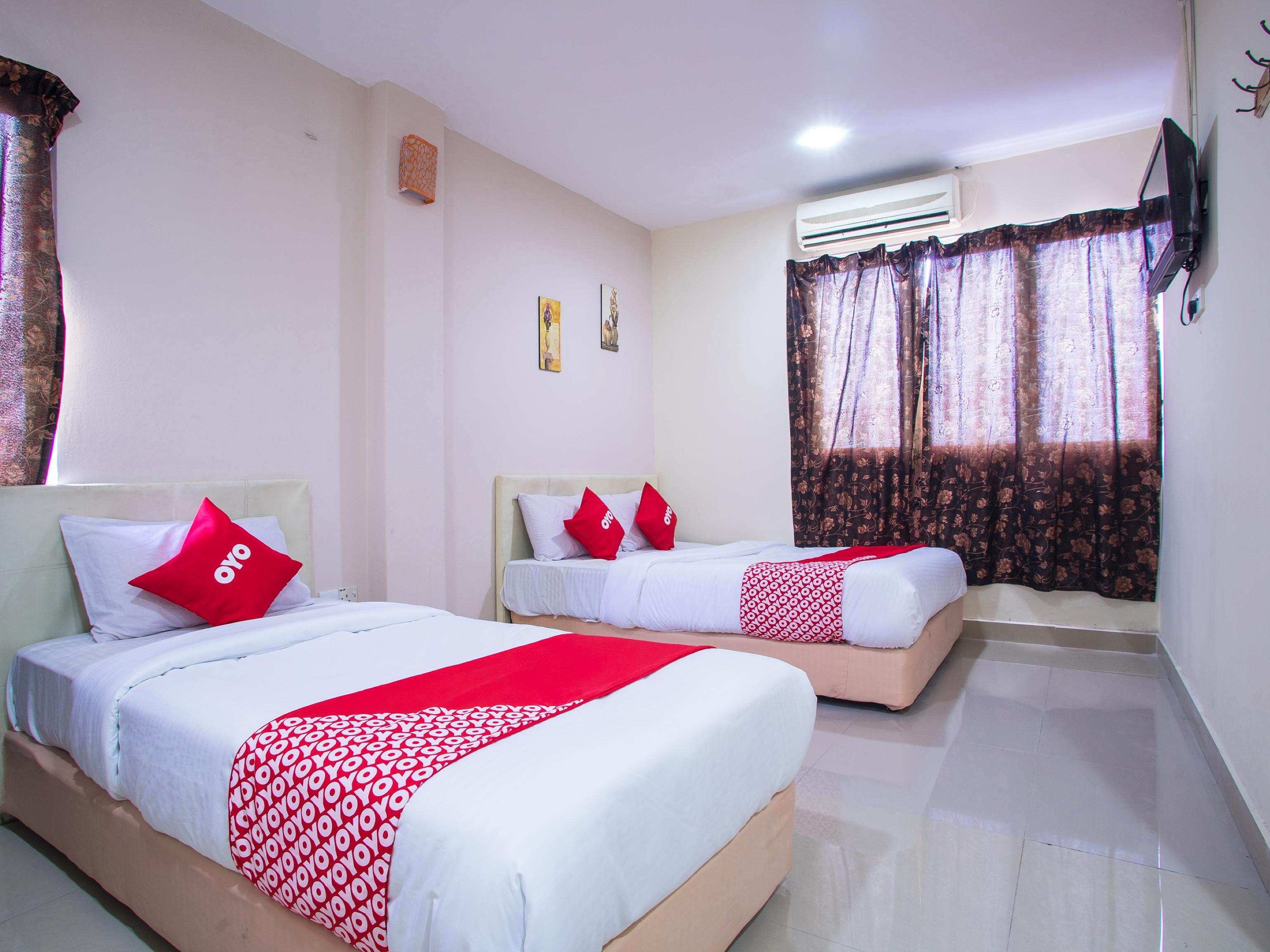โอโย 44010 รอยัล สตาร์ โฮเต็ล Hotel เซเรมบัน ภายนอก รูปภาพ