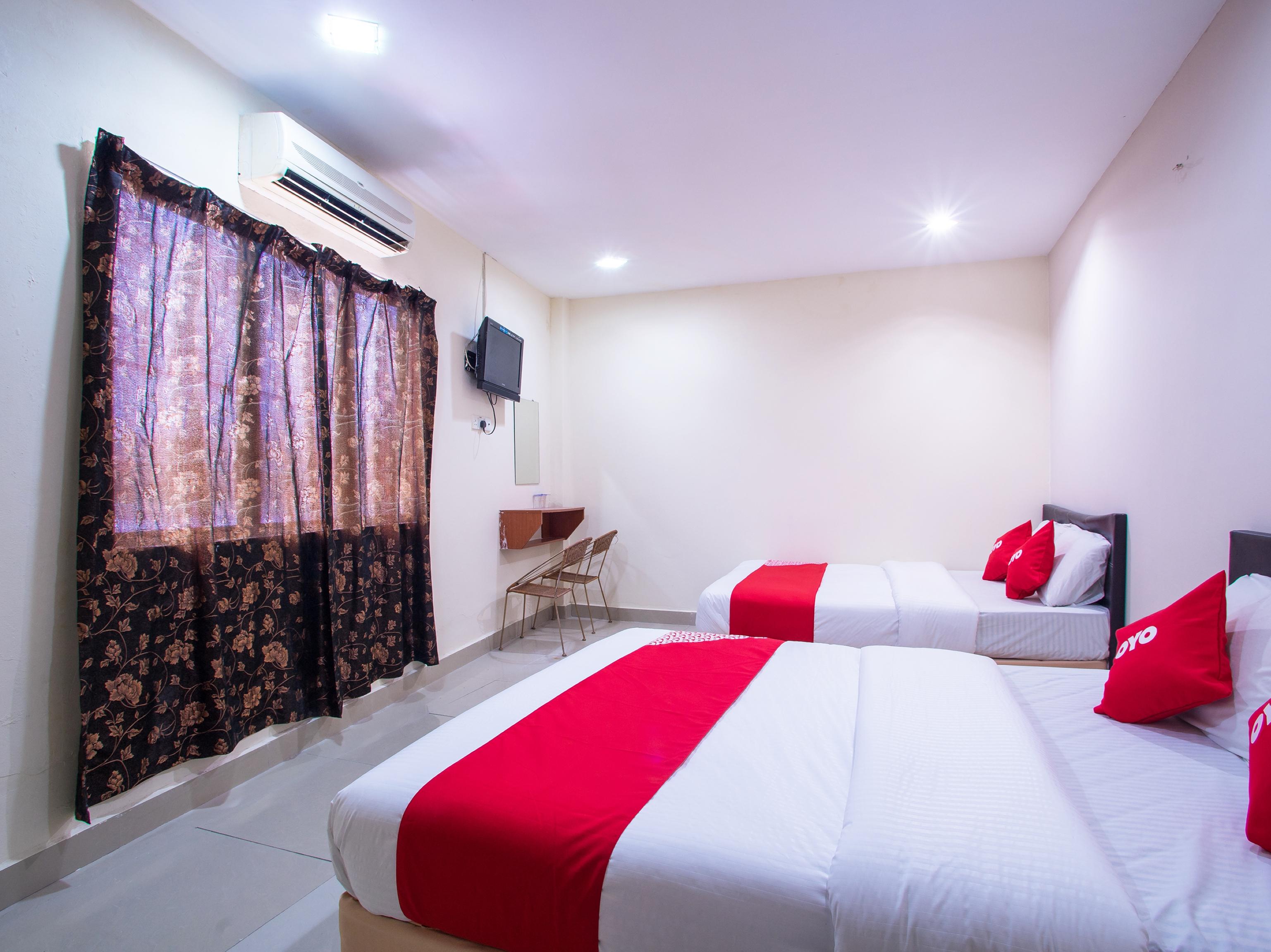 โอโย 44010 รอยัล สตาร์ โฮเต็ล Hotel เซเรมบัน ภายนอก รูปภาพ