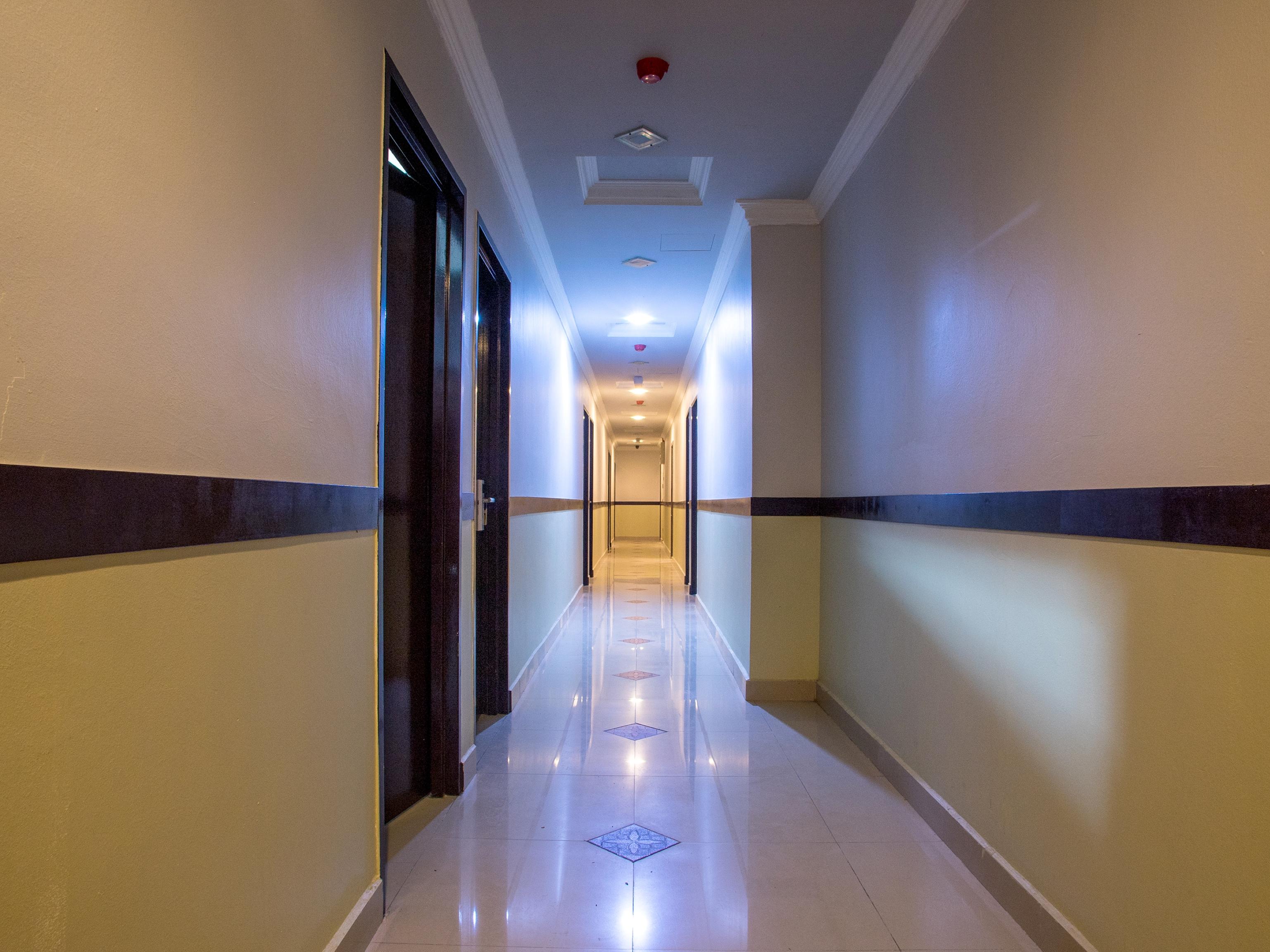 โอโย 44010 รอยัล สตาร์ โฮเต็ล Hotel เซเรมบัน ภายนอก รูปภาพ