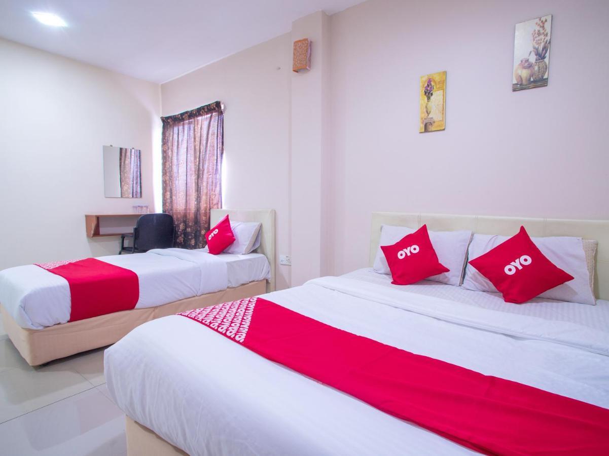 โอโย 44010 รอยัล สตาร์ โฮเต็ล Hotel เซเรมบัน ภายนอก รูปภาพ