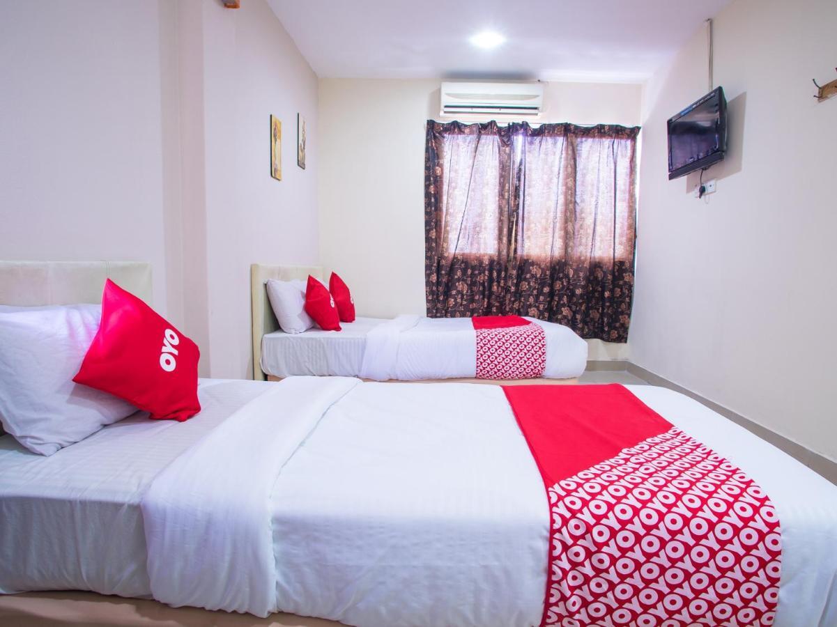โอโย 44010 รอยัล สตาร์ โฮเต็ล Hotel เซเรมบัน ภายนอก รูปภาพ