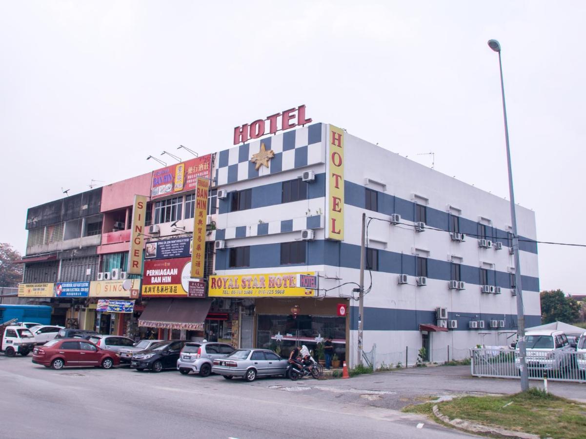 โอโย 44010 รอยัล สตาร์ โฮเต็ล Hotel เซเรมบัน ภายนอก รูปภาพ